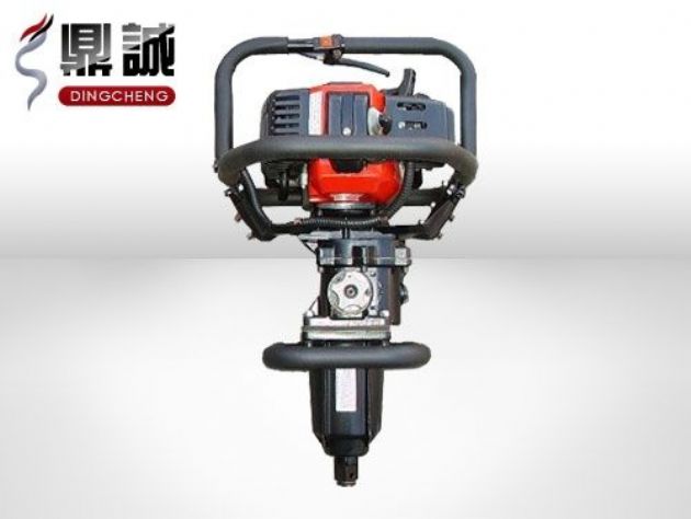 點(diǎn)擊查看詳細(xì)信息<br>標(biāo)題：便攜式內(nèi)燃扳手 閱讀次數(shù)：3963